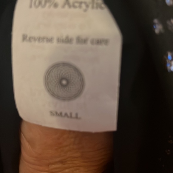 KOEL size small.Ruching on sides. Sequins 22” long. 100% acrylic - Picture 6 of 7